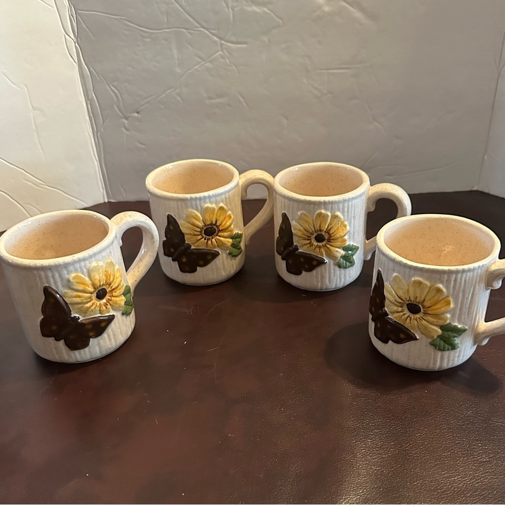 4 vintage butterfly mugs - Picture 1 of 8